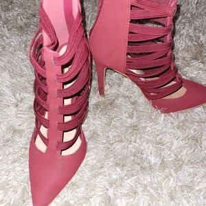 LIKE NEW BEAUTIFUL WINE COLORED HEELS! 🍷